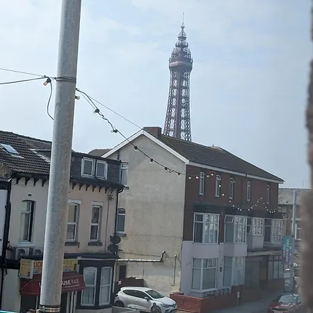 Wonky Towers Bed & Breakfast Blackpool Exterior photo