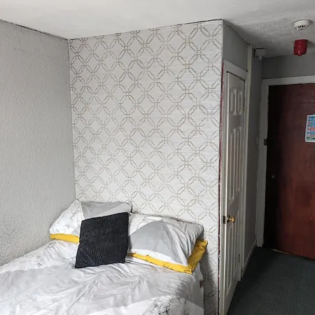 Wonky Towers Bed & Breakfast Blackpool Exterior photo