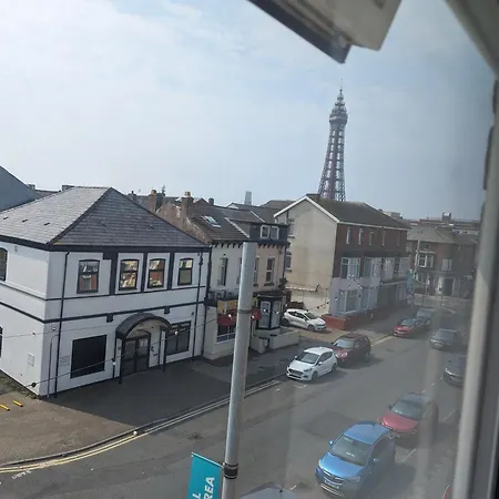 Wonky Towers Bed & Breakfast Blackpool Exterior photo